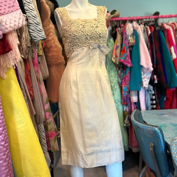 Mid Century Classic Dress - Picture 10 of 14